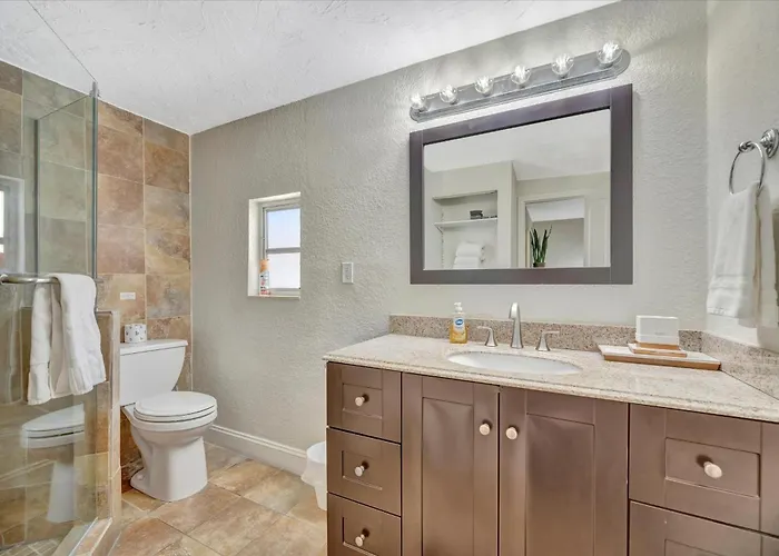 Watch The Dolphins Waterview 2-bed Heated Pool Apartment Clearwater Beach
