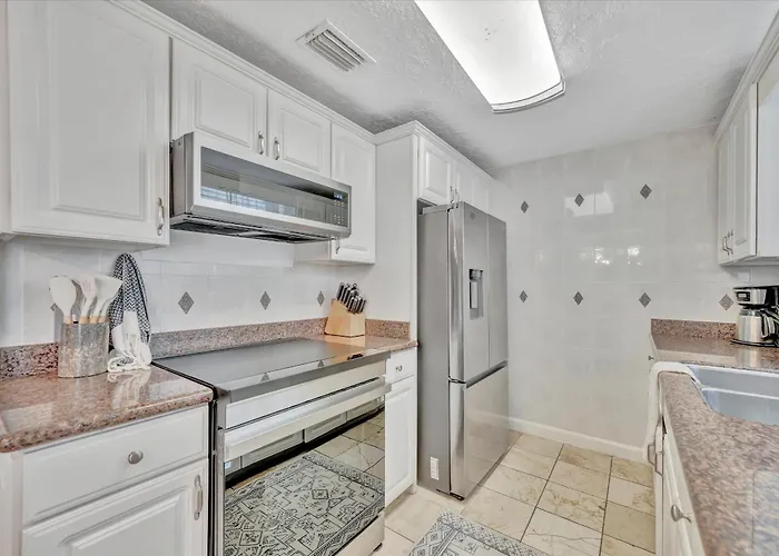 Apartment Watch The Dolphins Waterview 2-bed Heated Pool Clearwater Beach