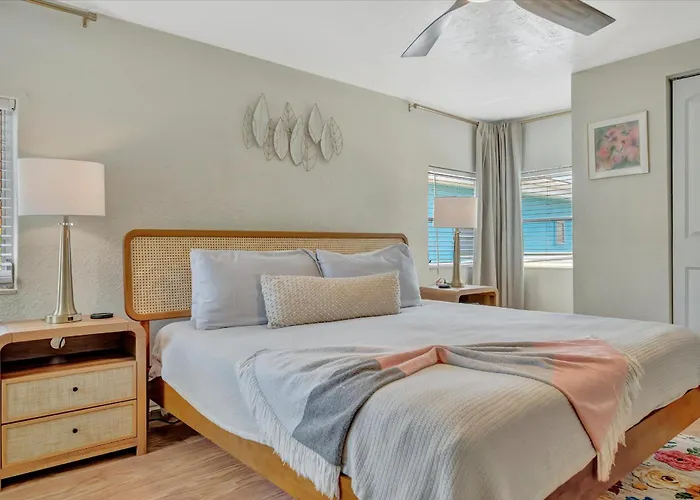 Apartment Watch The Dolphins Waterview 2-bed Heated Pool *