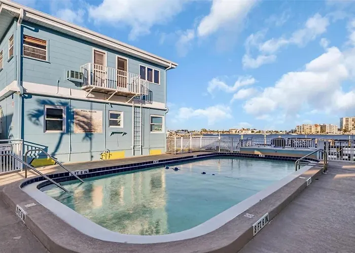 Watch The Dolphins Waterview 2-bed Heated Pool Apartment *