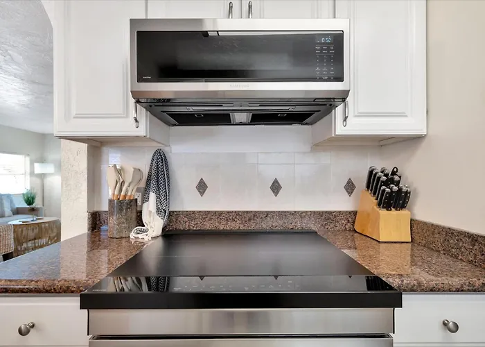 Apartment Watch The Dolphins Waterview 2-bed Heated Pool *