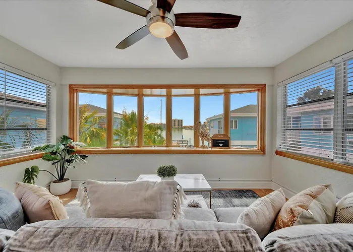 Watch The Dolphins Waterview 2-bed Heated Pool Clearwater Beach