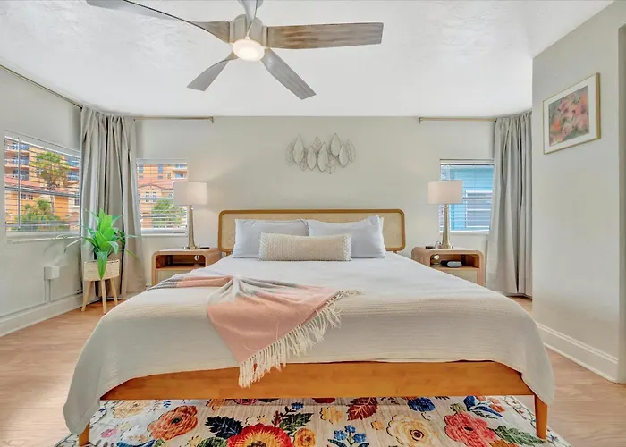 Watch The Dolphins Waterview 2-bed Heated Pool Clearwater Beach